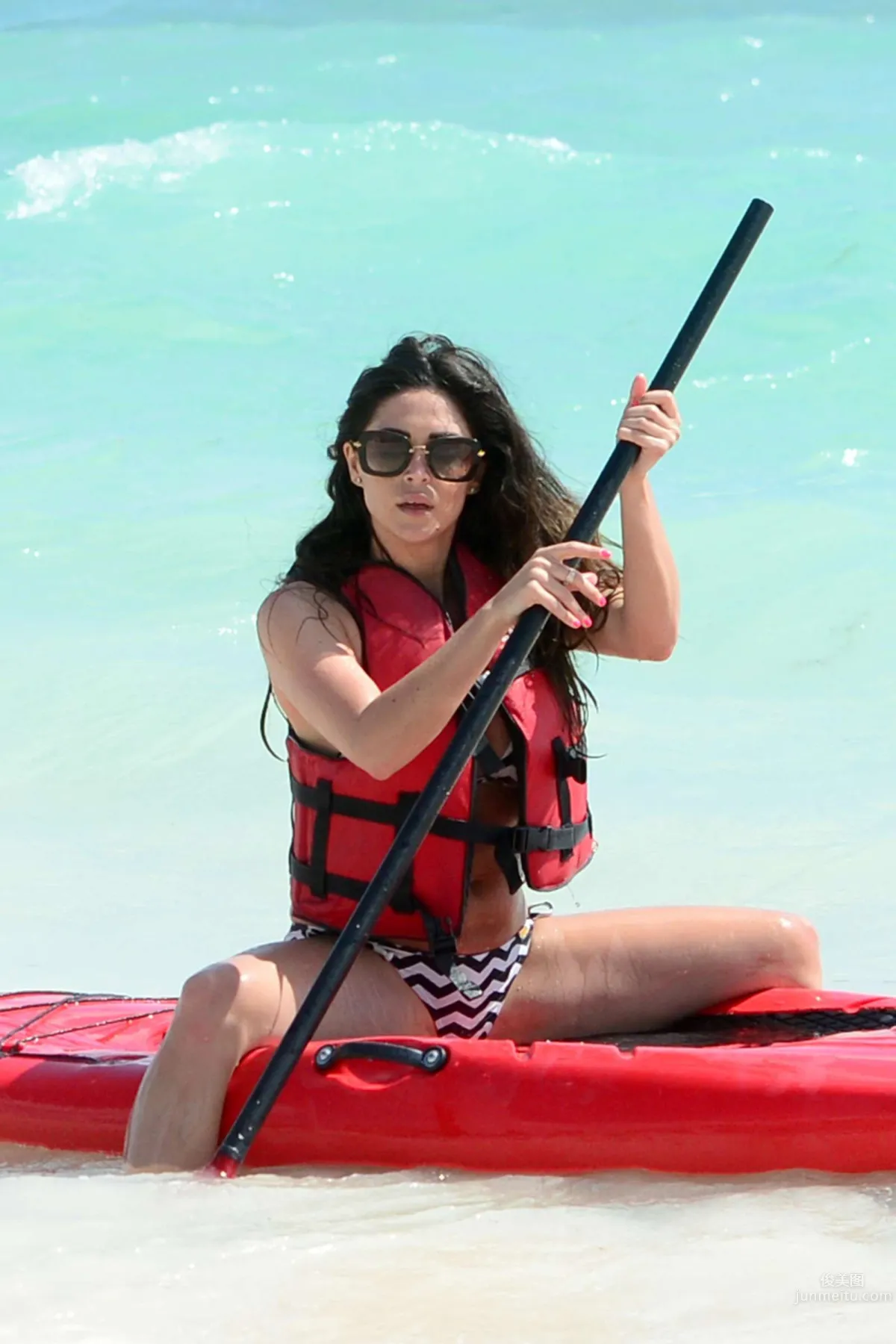 英國模特Casey Batchelor 真人秀高清比基尼圖片 61