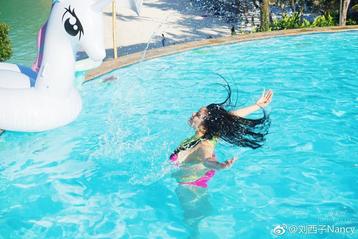 豐腴美女劉西子 微博性感妩媚照 24