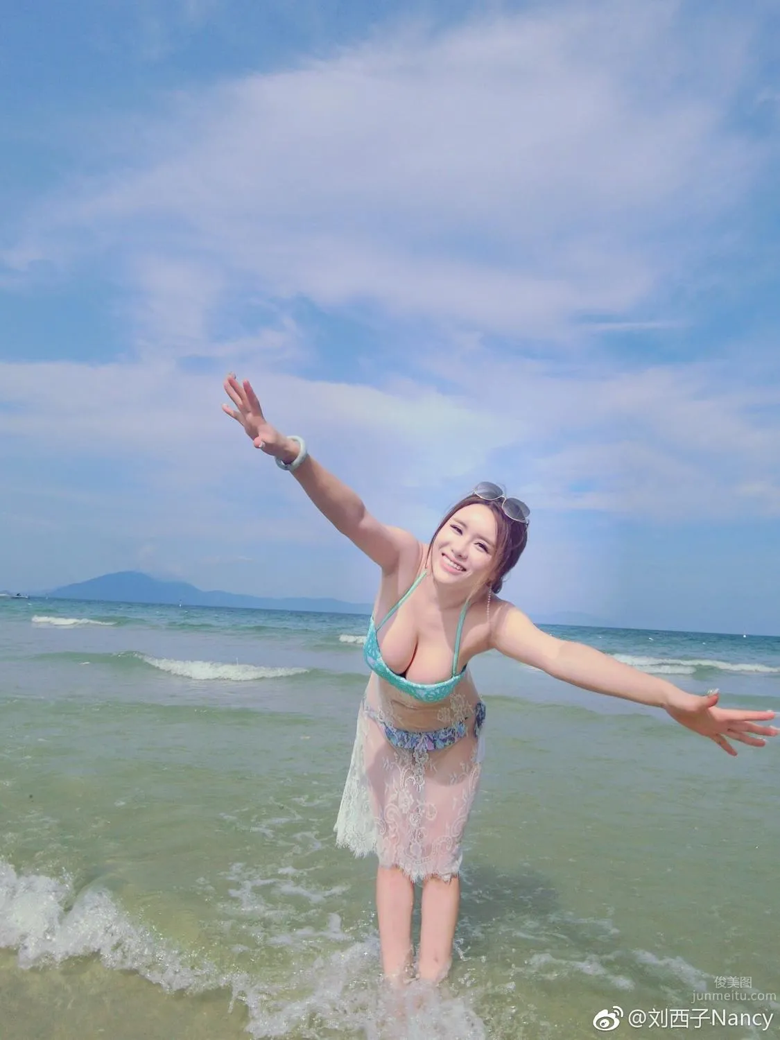 豐腴美女劉西子 微博性感妩媚照 2