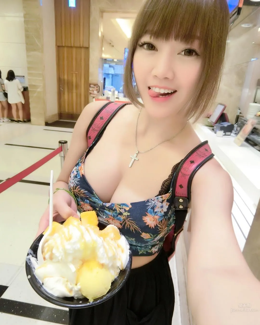 台北最正鋼琴老師 陳甜芯自彈自唱好身材 31
