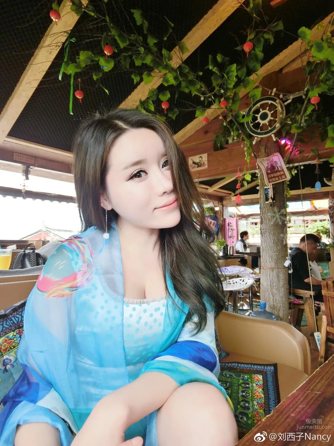 豐腴美女劉西子 微博性感妩媚照 15