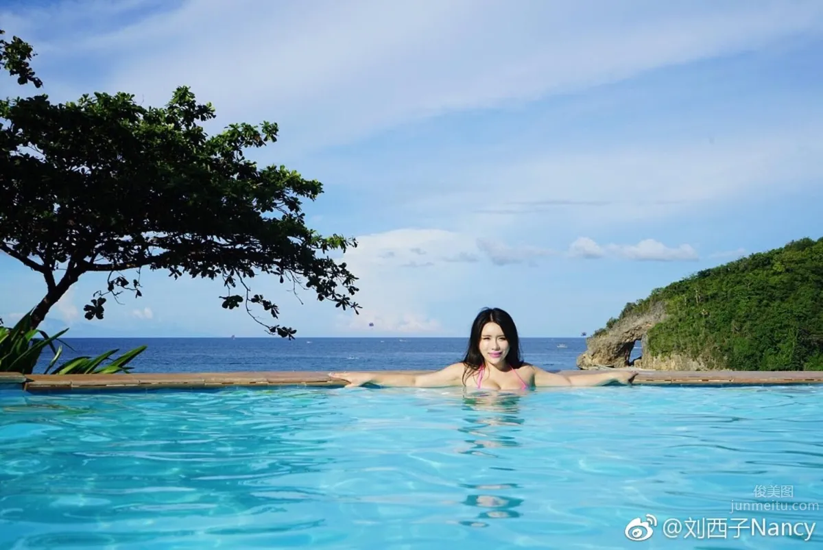 豐腴美女劉西子 微博性感妩媚照 18