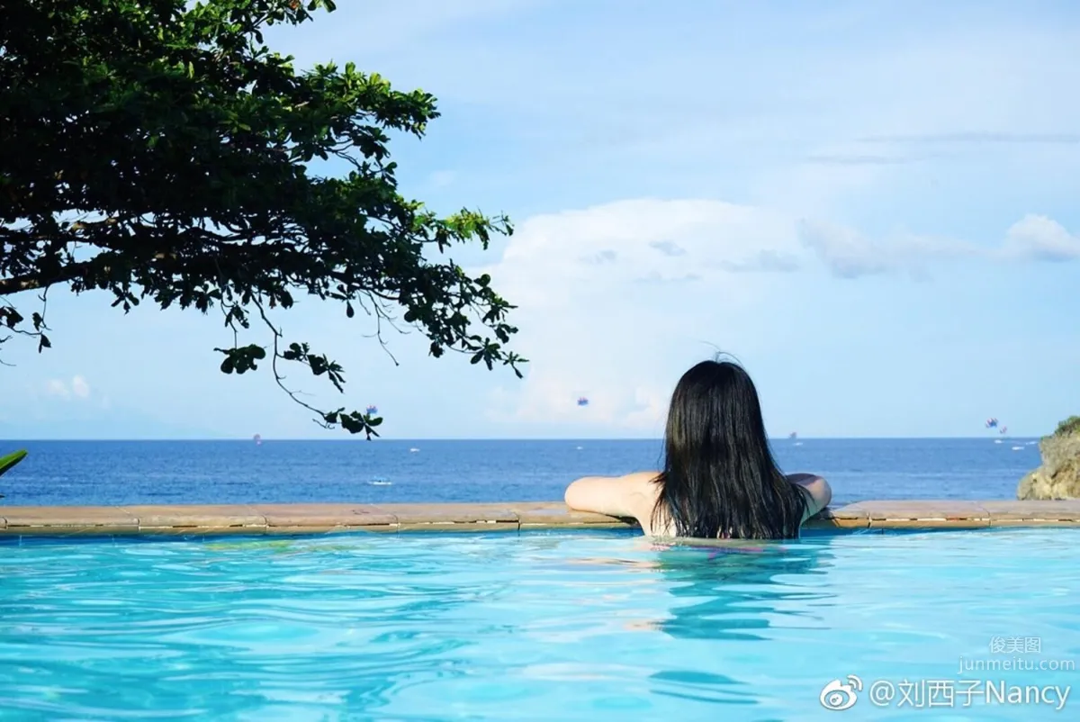 豐腴美女劉西子 微博性感妩媚照 17