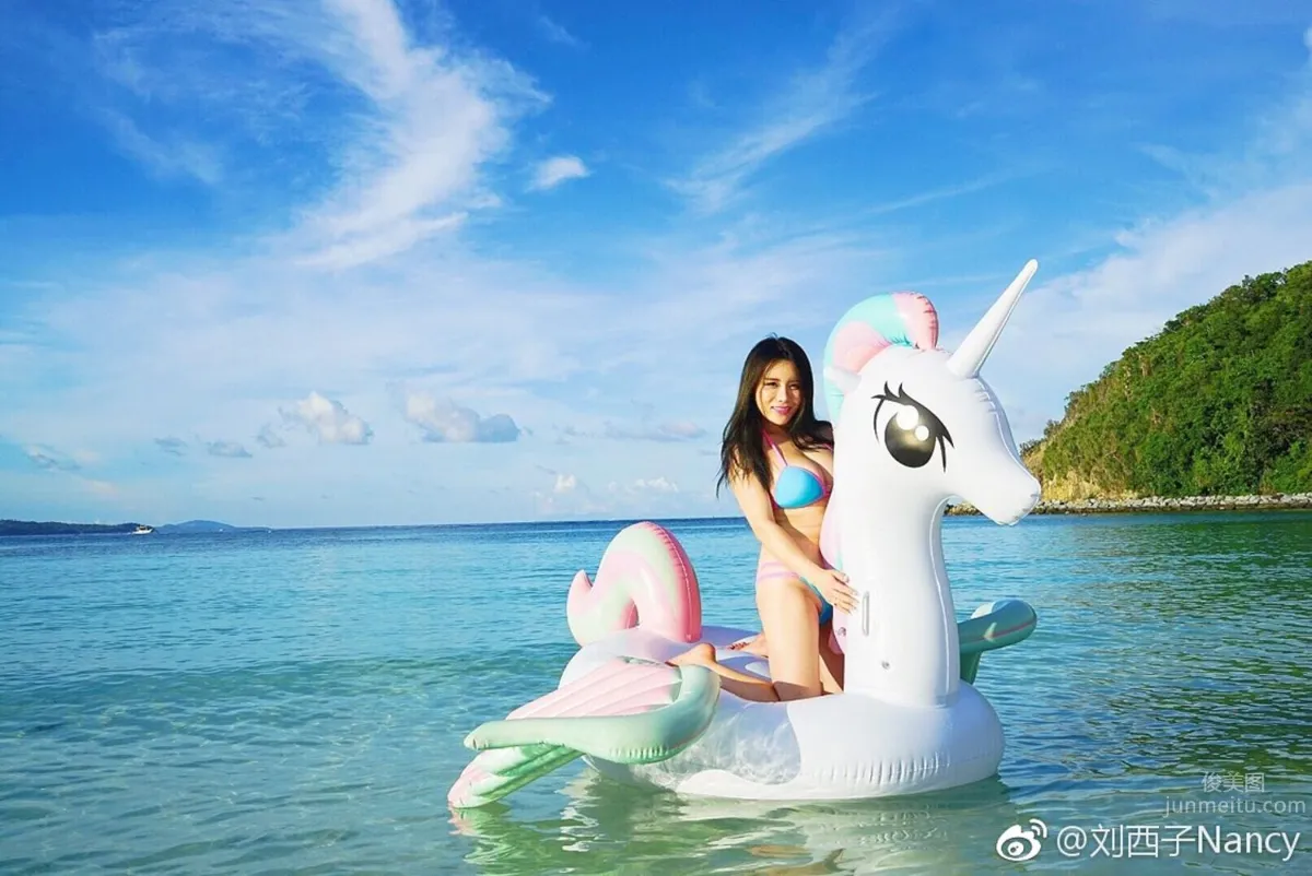 豐腴美女劉西子 微博性感妩媚照 21