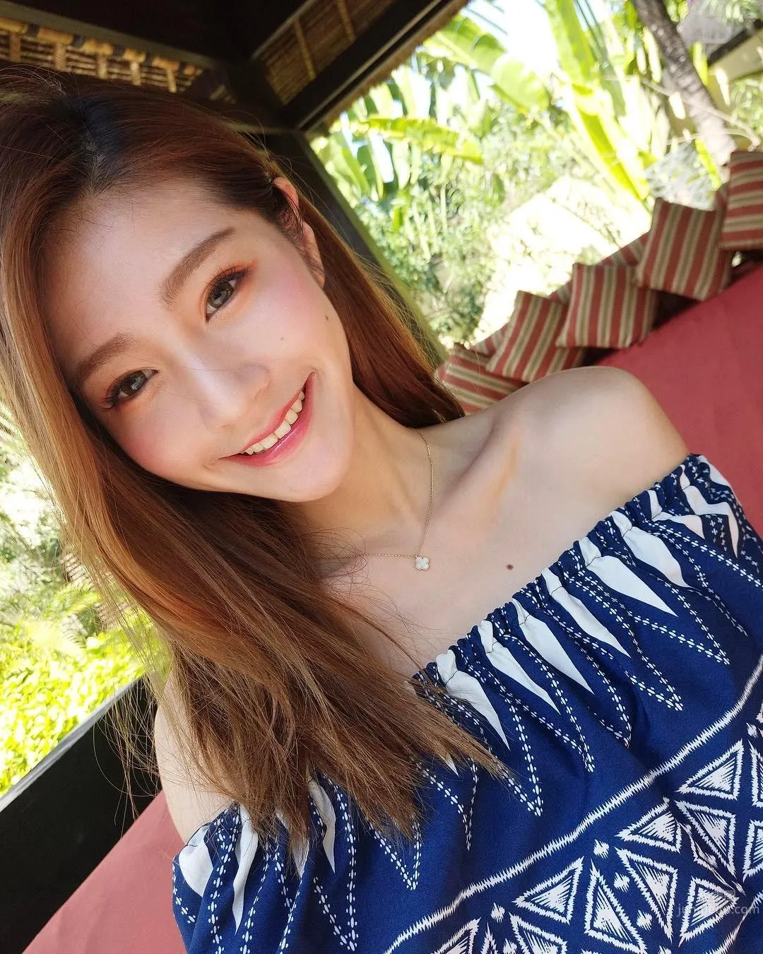 黃妍霓比基尼美背吸睛 沙灘寫字網友隻看見酥胸 29