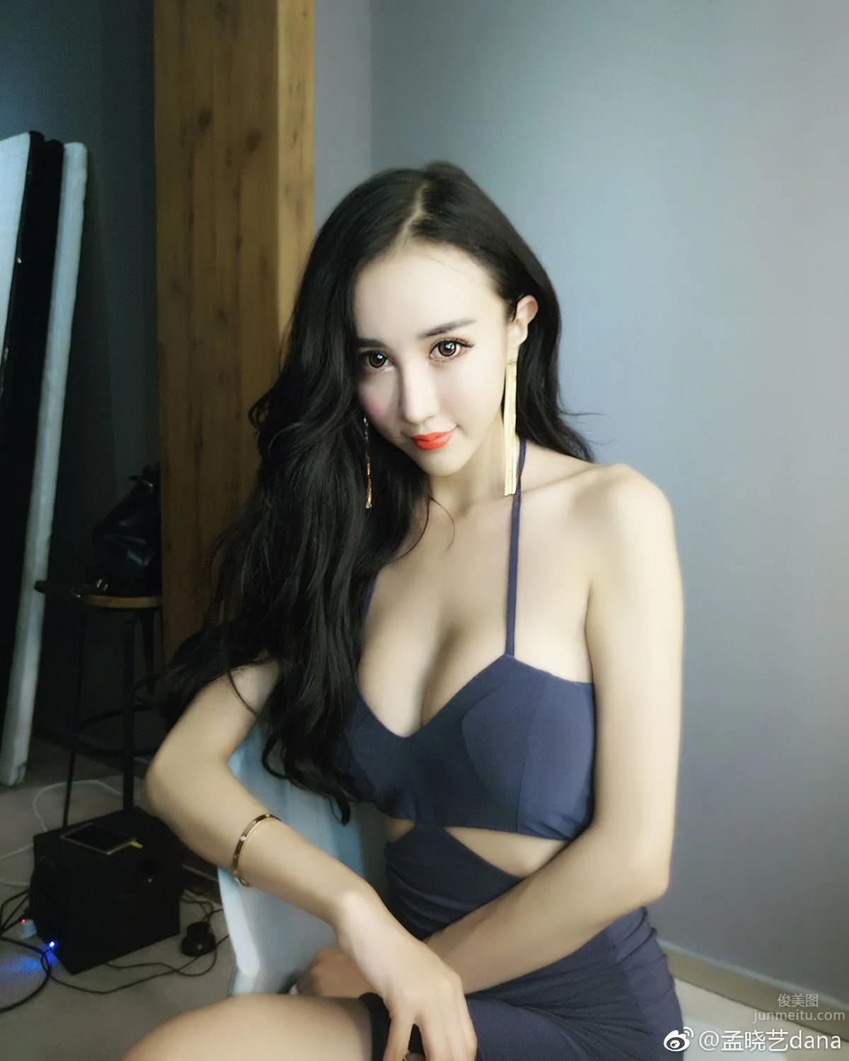 宅男女神孟晓艺 微博时尚性感私房照_1