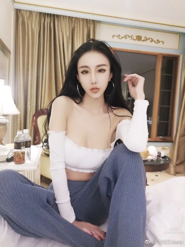宅男女神孟晓艺 微博时尚性感私房照_25