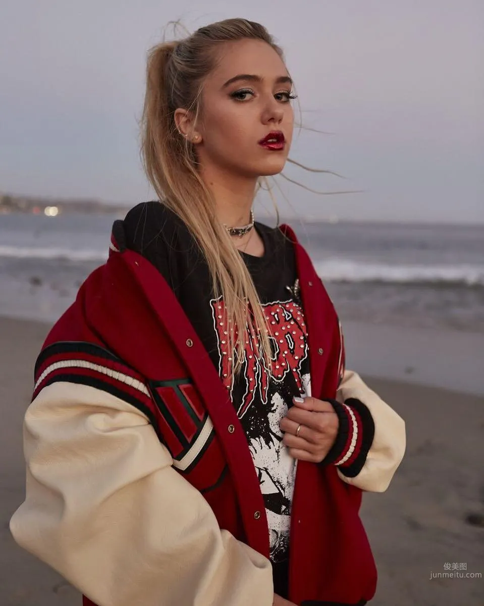 19歲嫩妹Delilah Belle 模特界的超新星 19