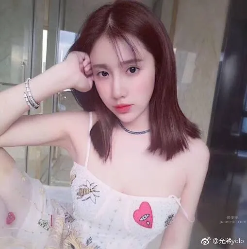 允熙yolo的微博私房写真_1
