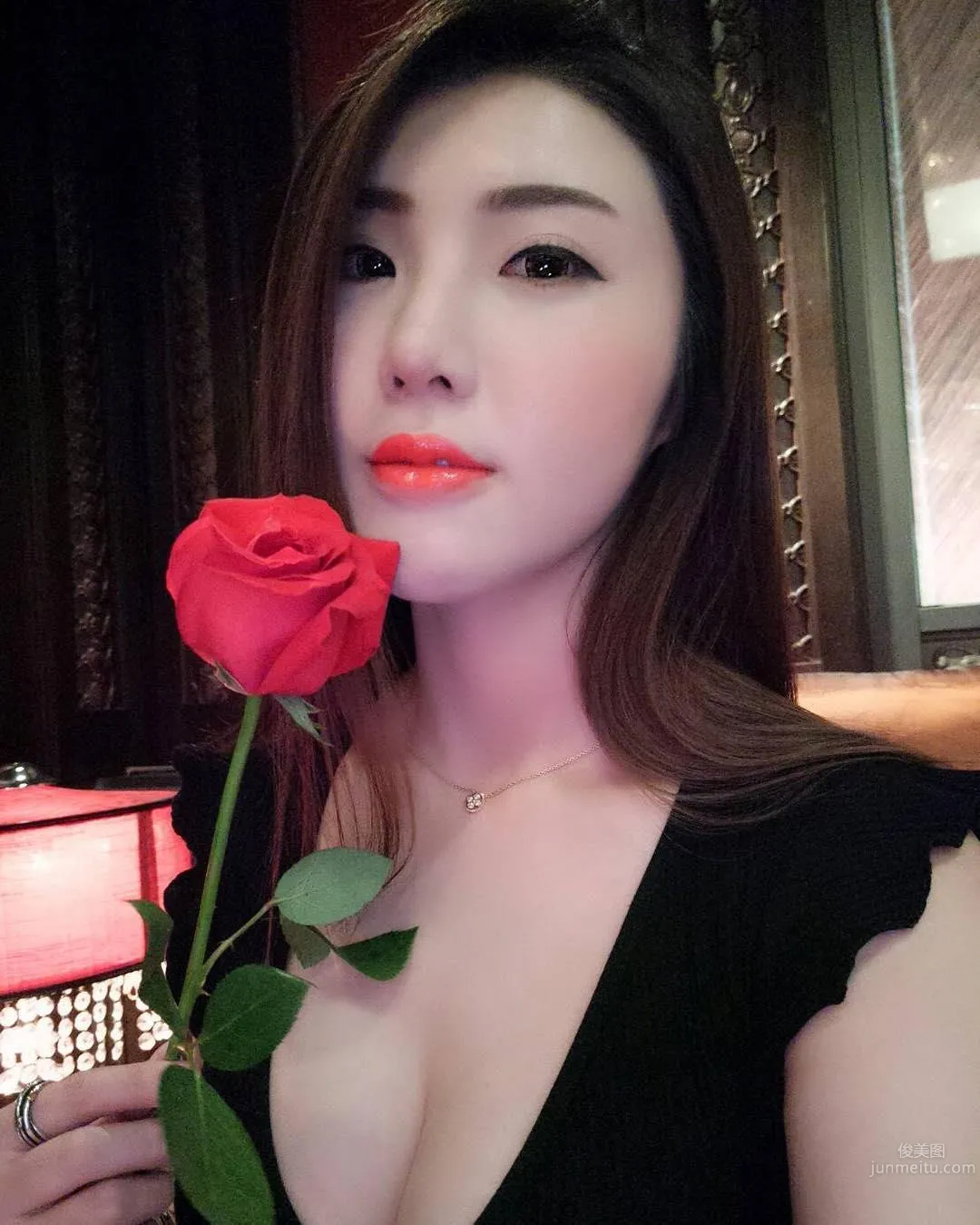 桃園燒烤店正妹女客人 超好身材讓人目不轉睛 20