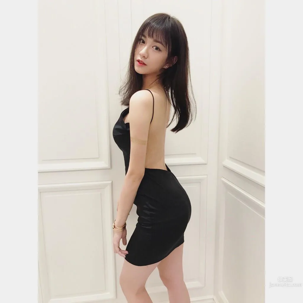 身材超好的正妹1121sss 穿上男友撲到款上衣 8