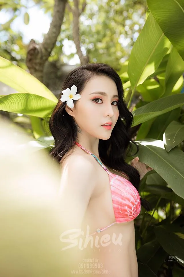 越南模特Đặng Trang火辣紅肚兜美圖 20