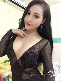 越南模特Đặng Trang火辣紅肚兜美圖 28