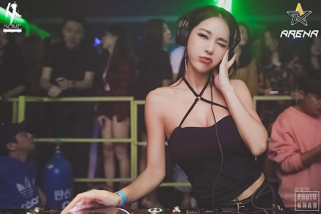 南韓DJ車模樸時賢 性感火辣私房照 14