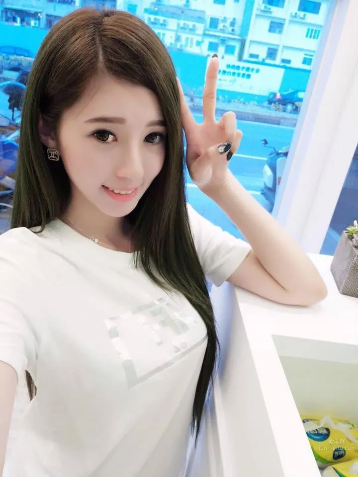 甜心正妹鄭穩雯 天菜魅力招架不住 16