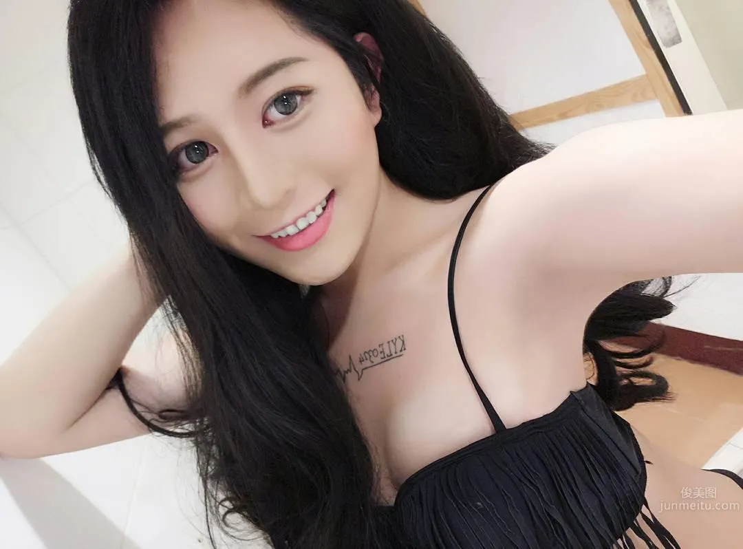翁沛妍眼神好萌 男友視角慵懶迷人 20