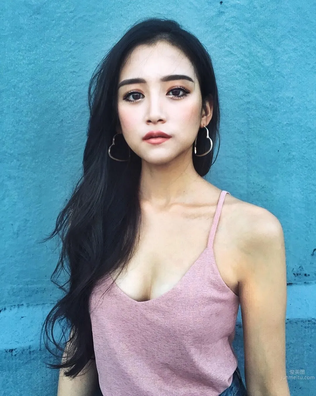 憂郁系正妹Olala Oshia 馬甲線配上葫蘆腰 39