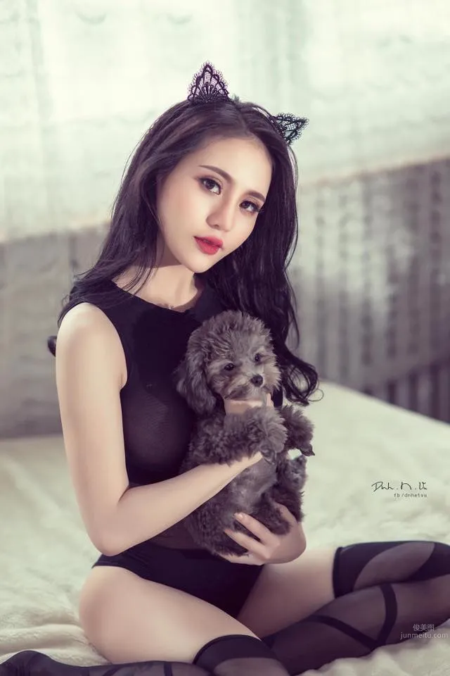 越南模特Đặng Trang火辣紅肚兜美圖 19