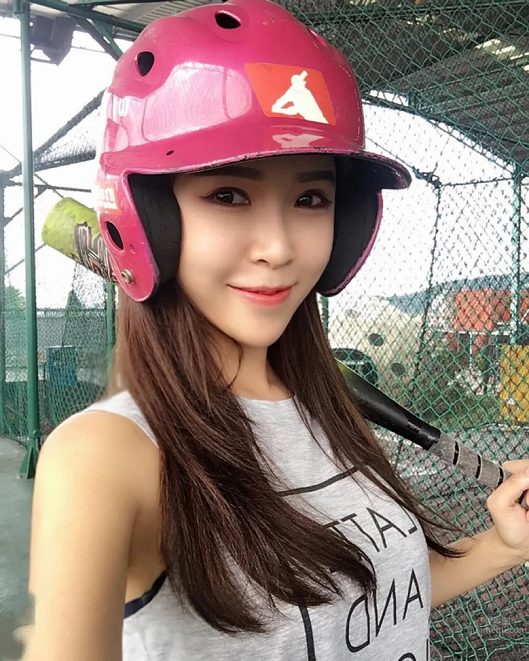 飛機杯女神Gatita Yan 性感辣照推銷商品 24