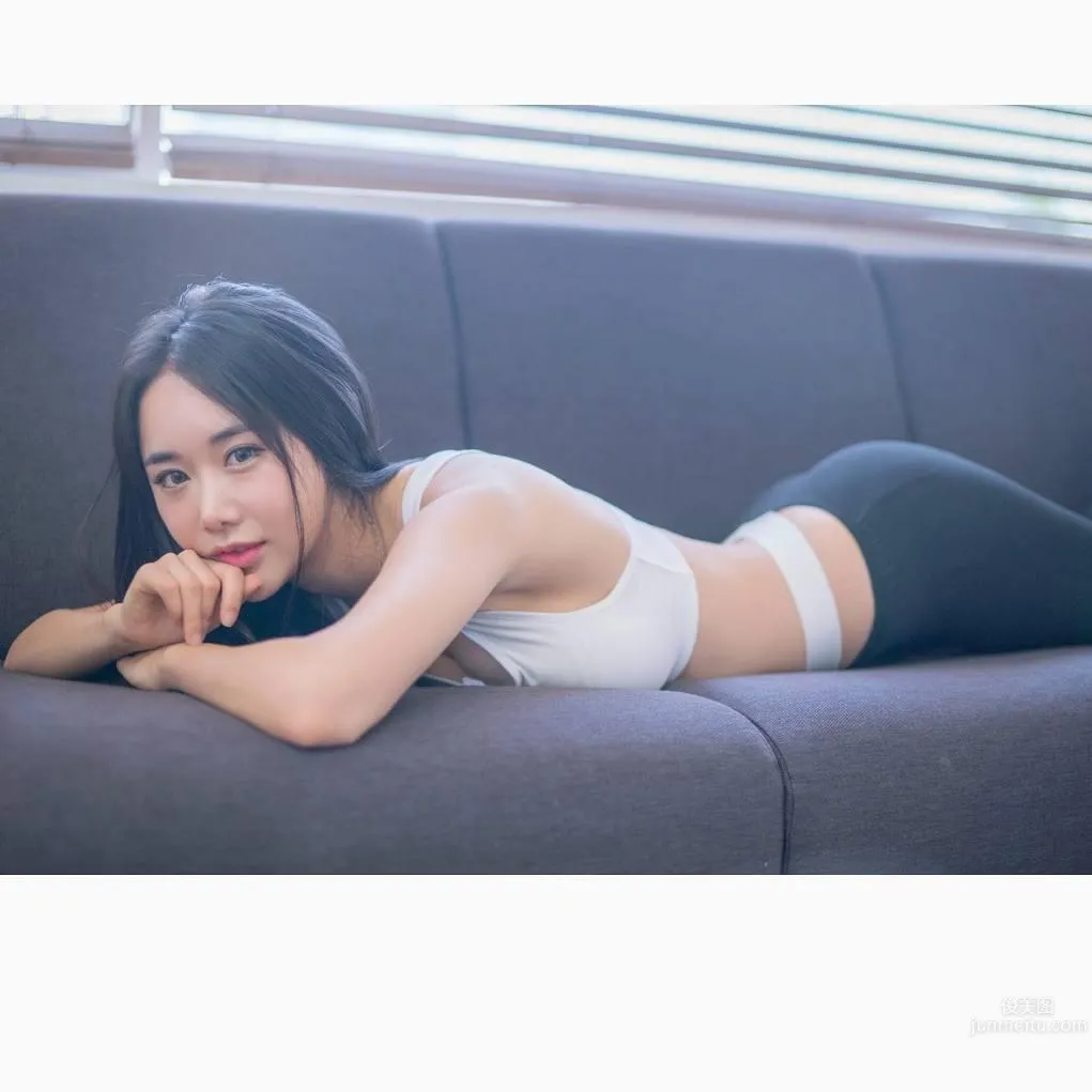 韓國外拍模特캔디 S型身材引圍觀 31