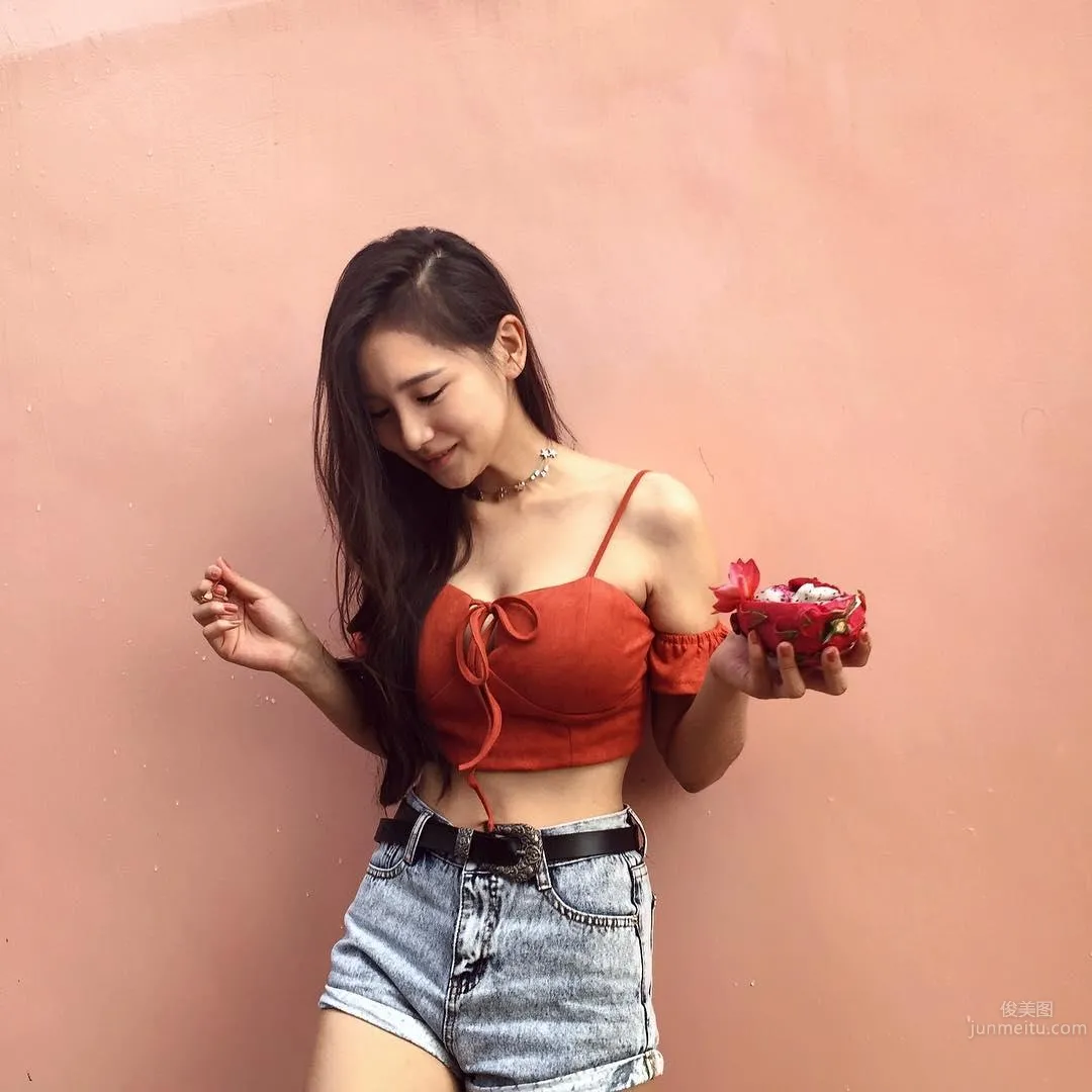 憂郁系正妹Olala Oshia 馬甲線配上葫蘆腰 27