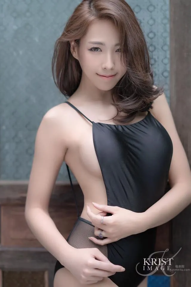 泰国混血妹子Soraya Suttawas 雪白肌肤时尚高雅_15
