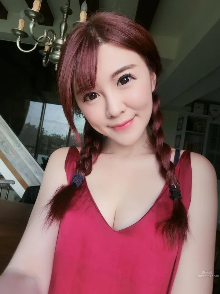最性感主持人小蓁蓁 甜美笑容征服台下观众_13