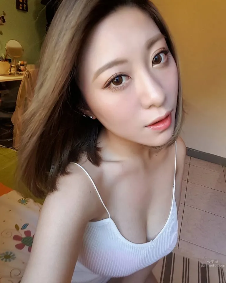 正妹櫃姐謝佩佩 沙灘比基尼戲水 6