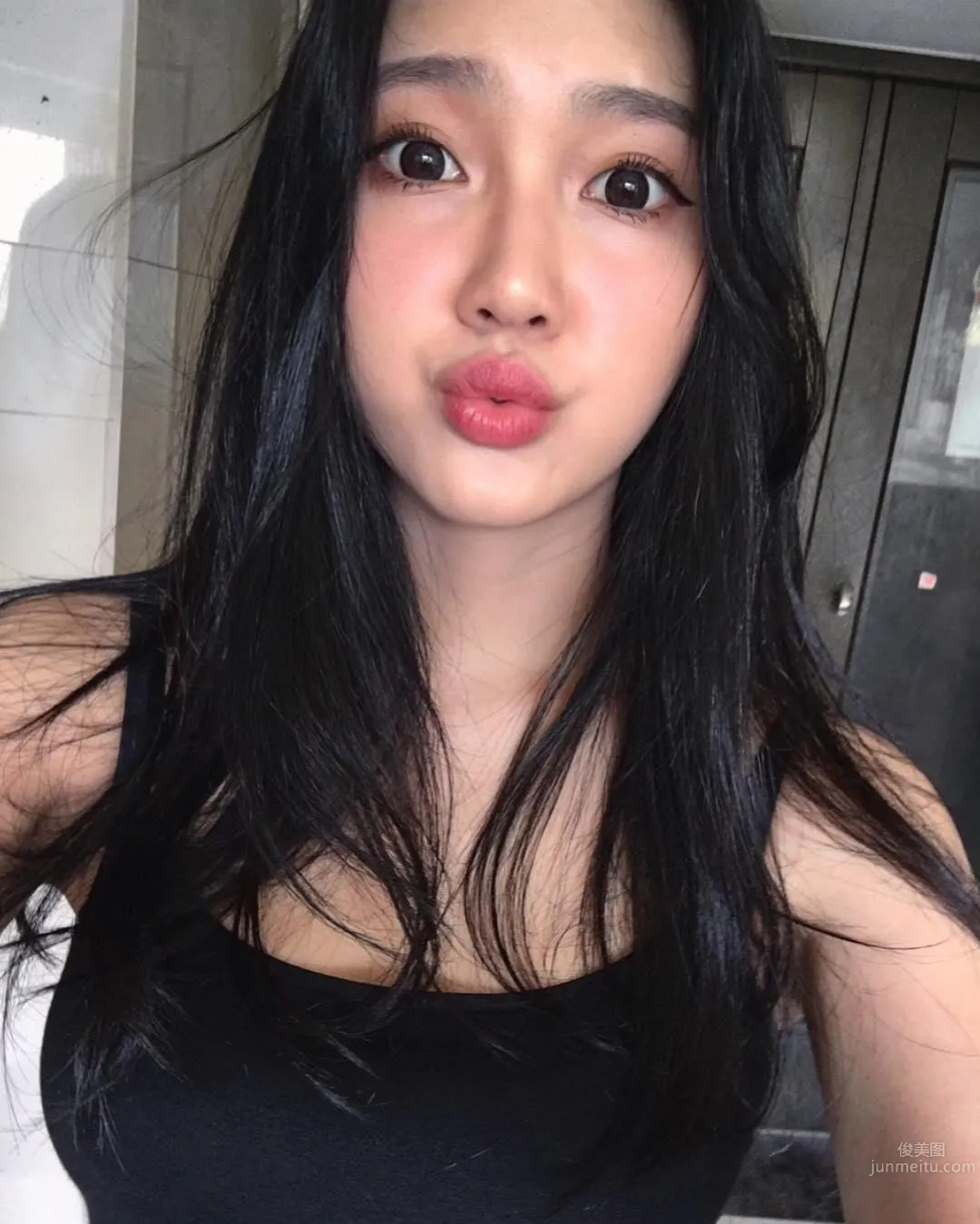 台灣正妹Karen Chao 牛仔褲背心超吸睛 2