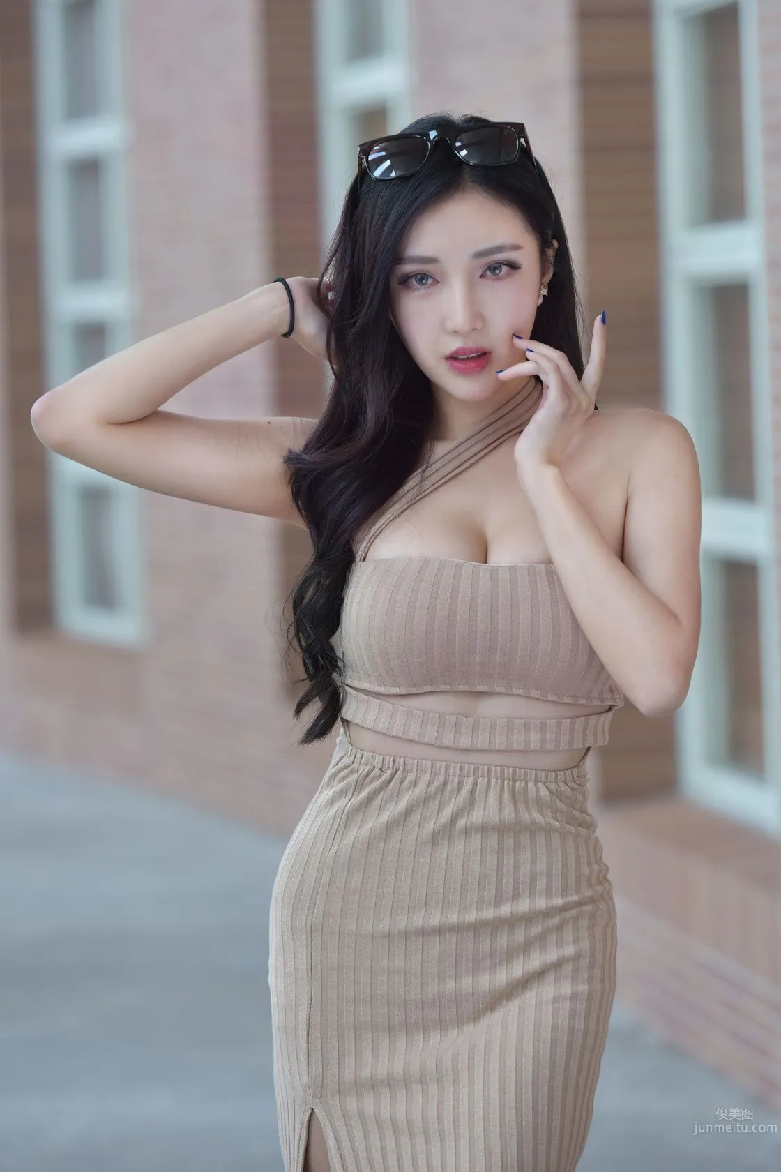 趙芸- 成熟女人寫真之深紅開胸長裙 41
