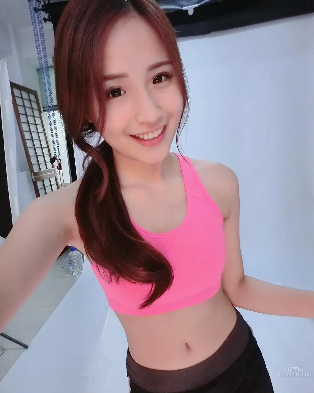 高雄正妹Hebbe Cheng 扮笑容最甜美的空姐 8