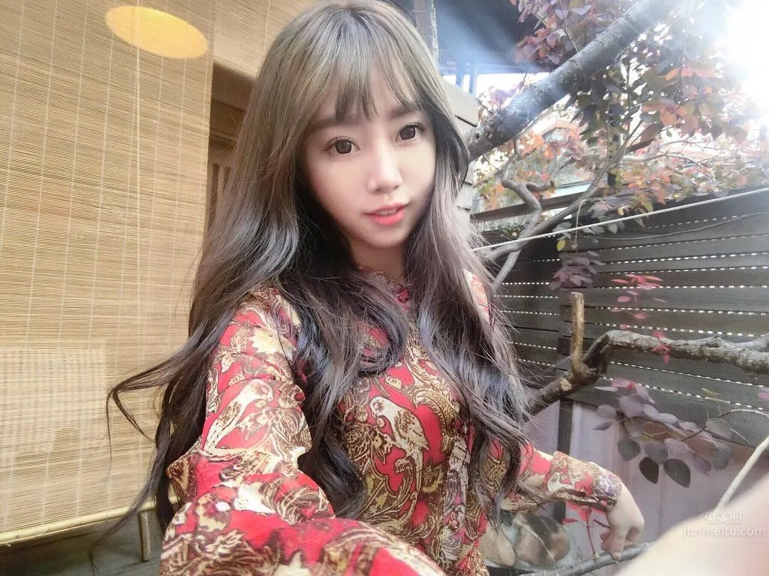 金融界小只马太抢眼 肤白貌美还事业心强_32