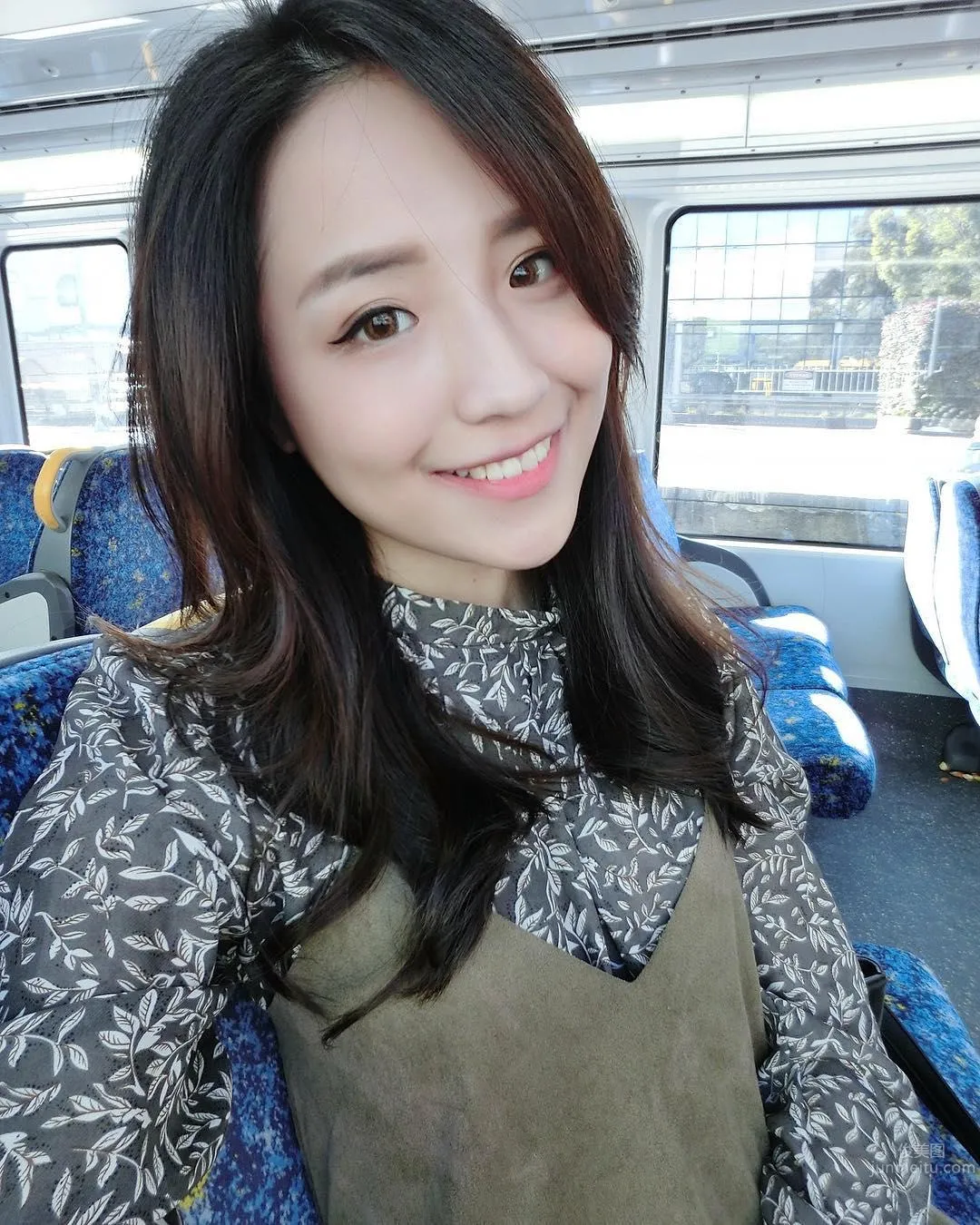 高雄正妹Hebbe Cheng 扮笑容最甜美的空姐 10