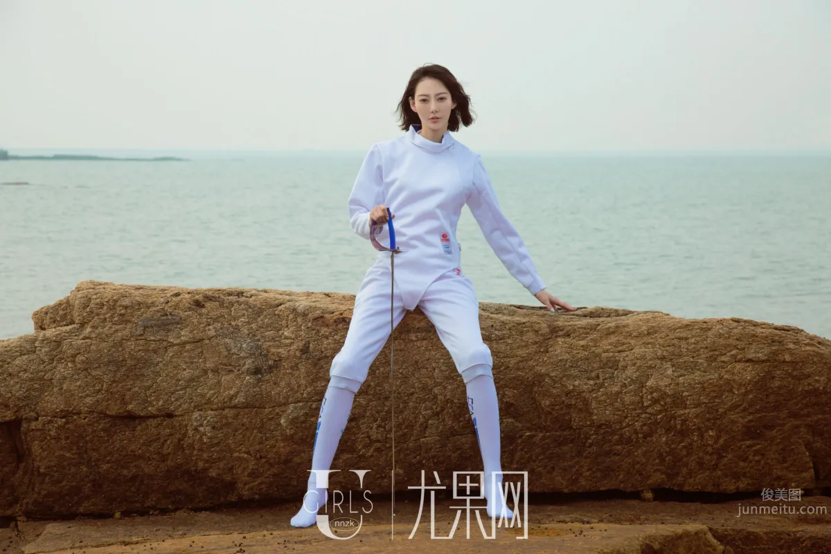 银剑女郎付艺轩 海边沙滩秀美腿_0