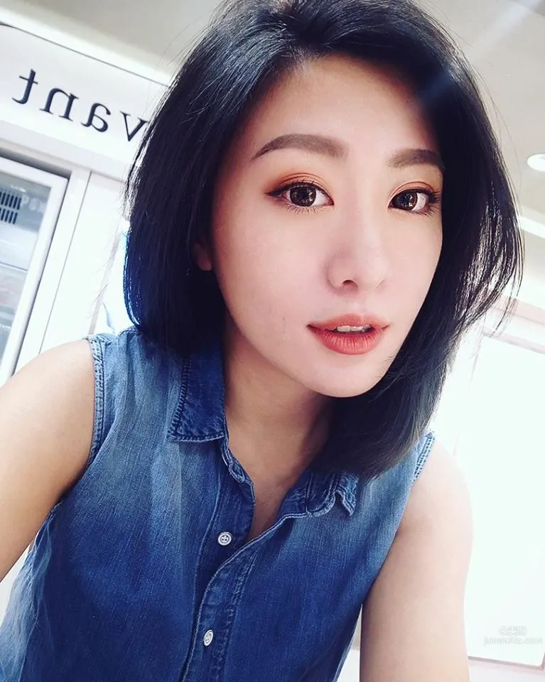 正妹櫃姐謝佩佩 沙灘比基尼戲水 13