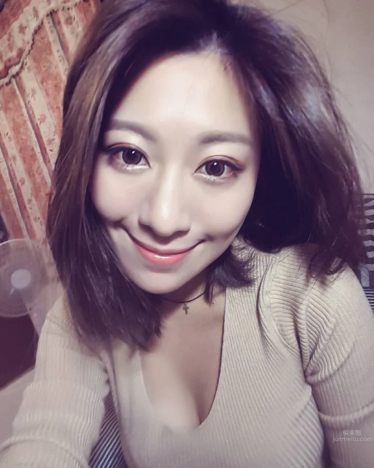 正妹櫃姐謝佩佩 沙灘比基尼戲水 7