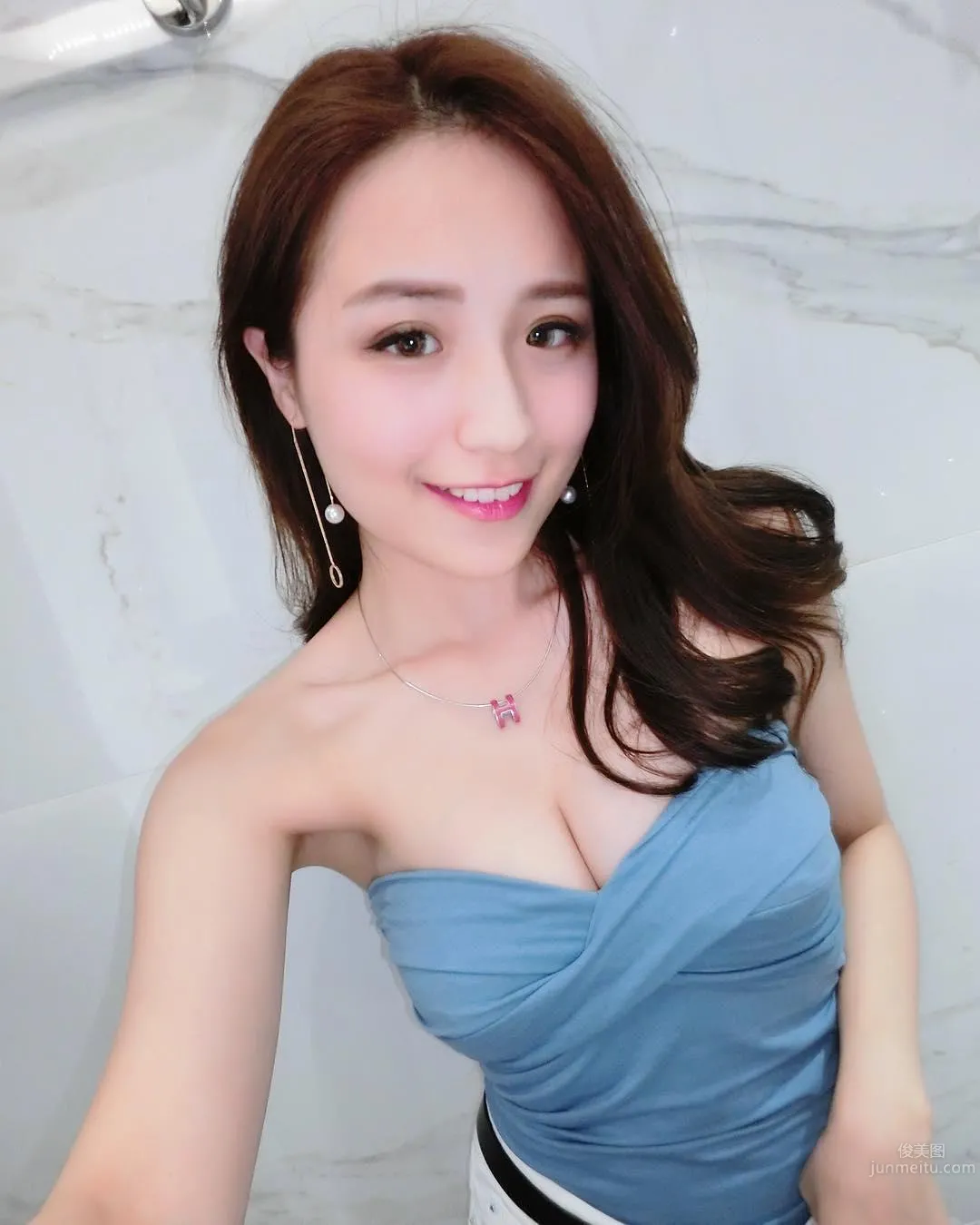 高雄正妹Hebbe Cheng 扮笑容最甜美的空姐 15