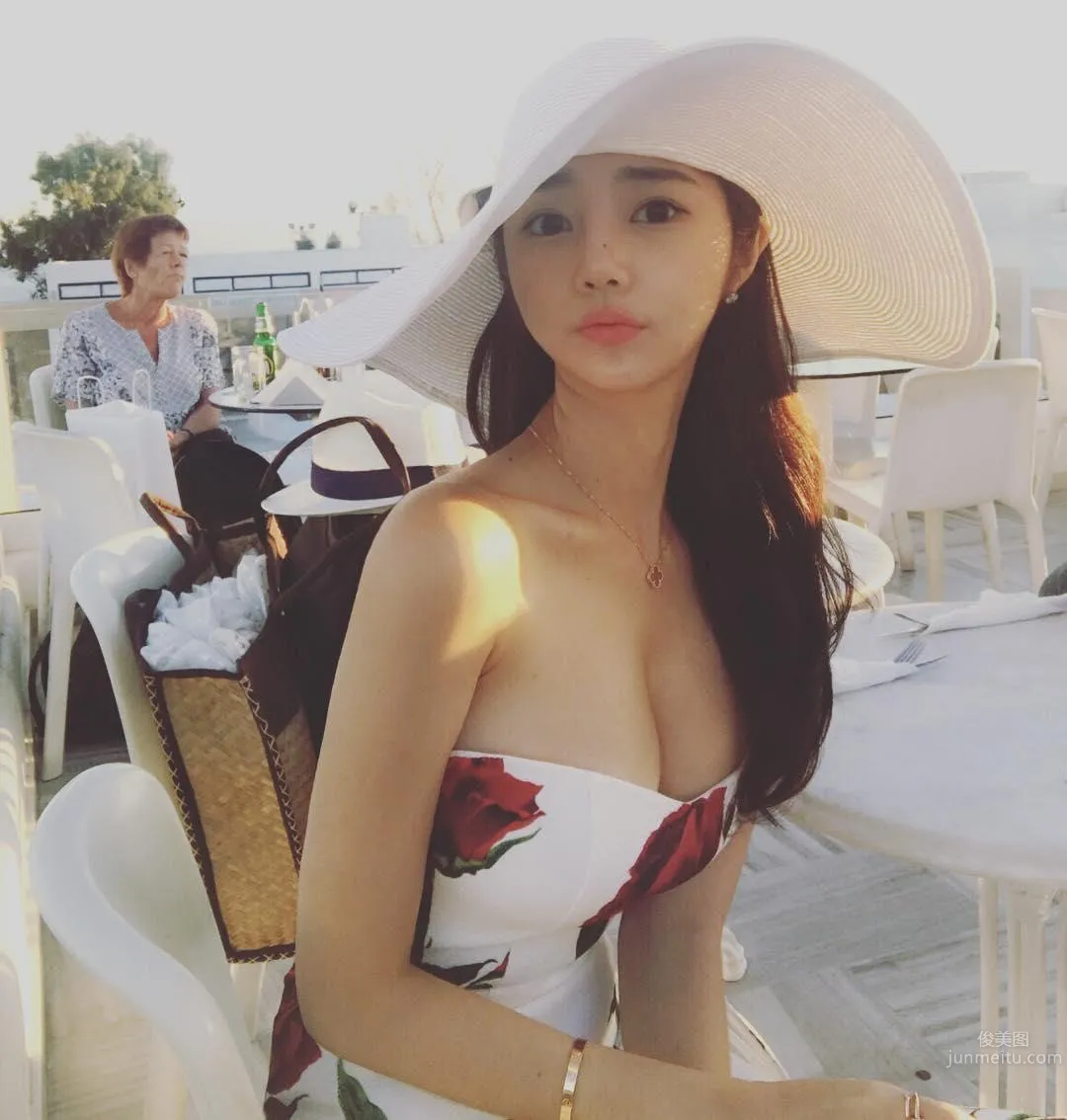 正妹空服員「超兇視角」讓人吃不消！好身材不藏私 24