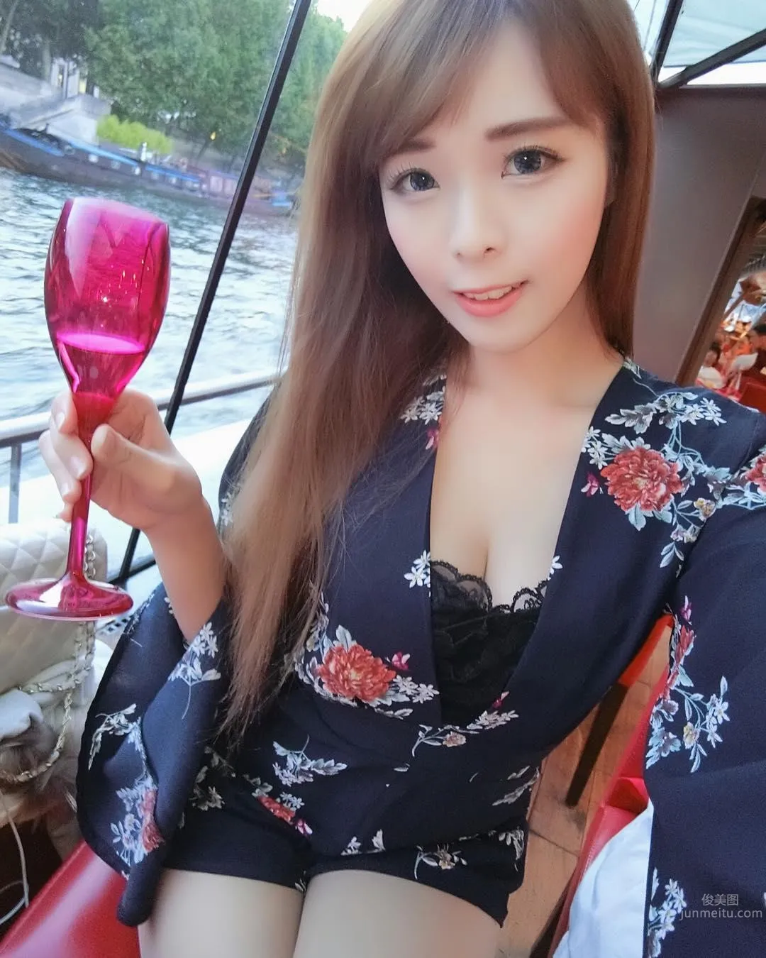 張筱柔- 超火辣網拍老闆娘 16