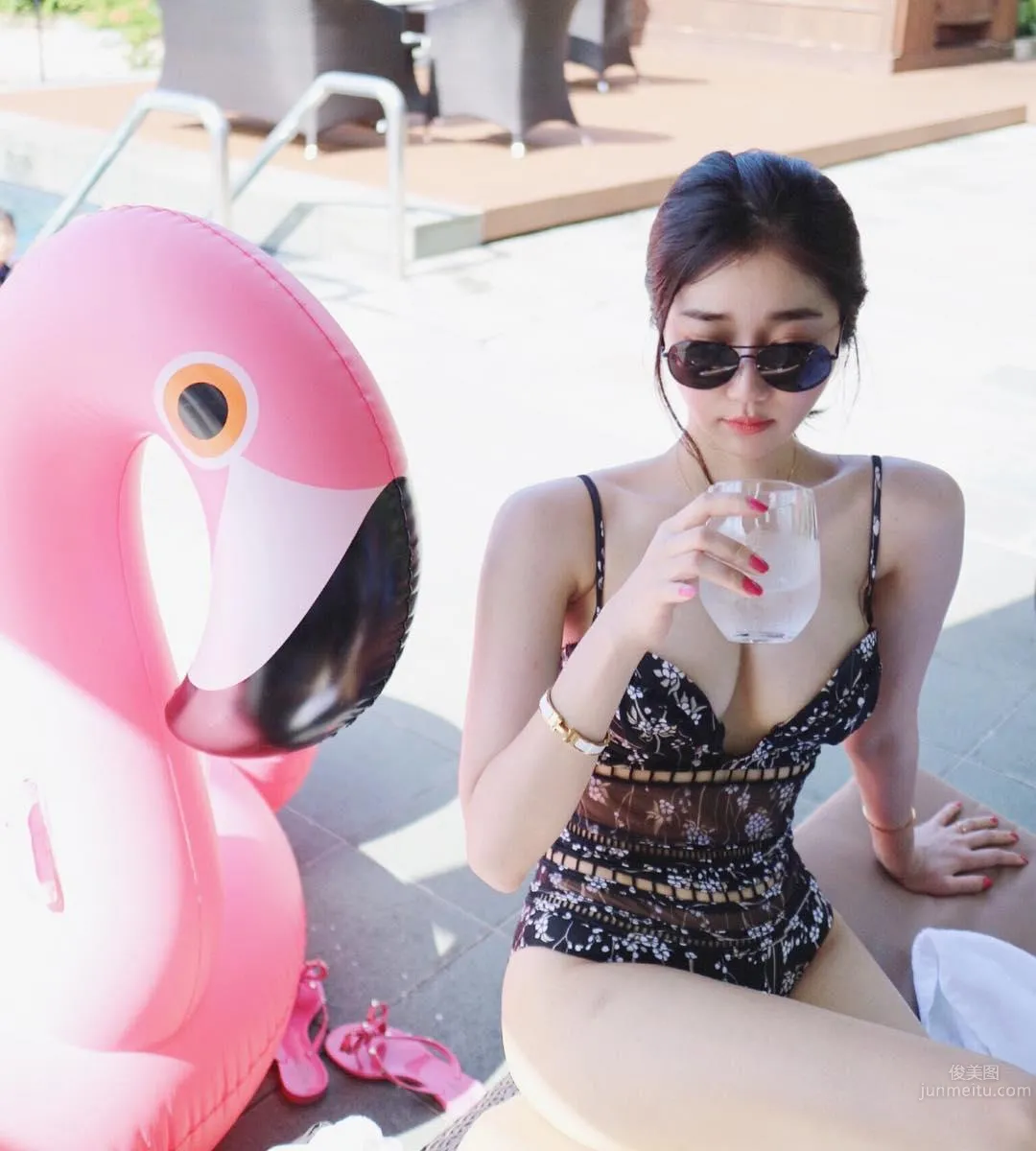 正妹空服員「超兇視角」讓人吃不消！好身材不藏私 15