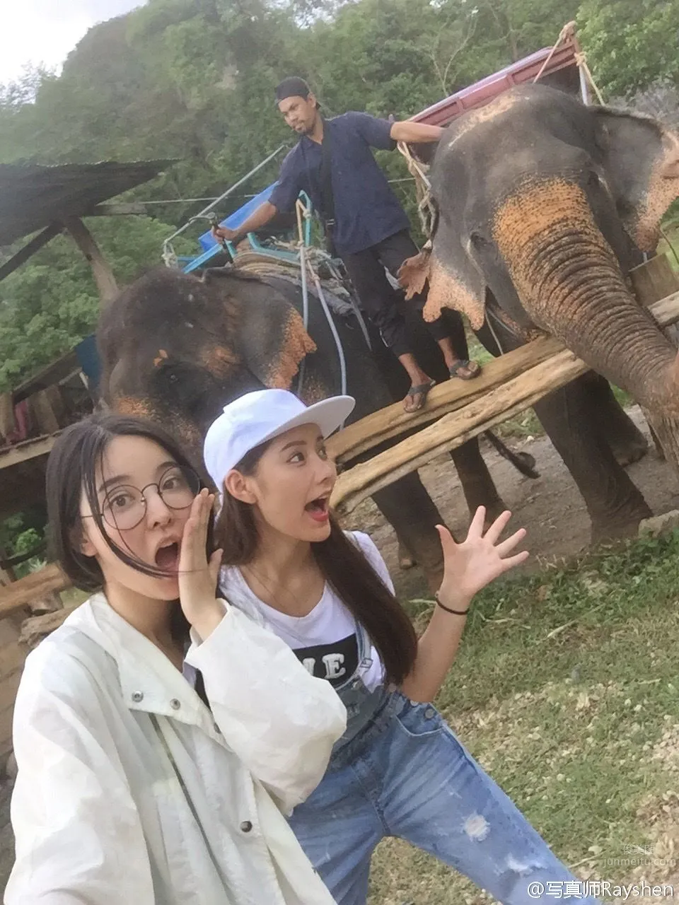 徐妍馨與陳大榕 印尼巴沙旅拍寫真 41