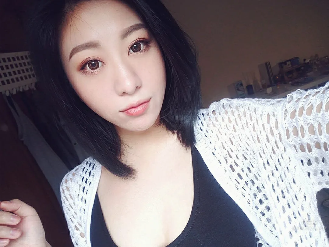 正妹櫃姐謝佩佩 沙灘比基尼戲水 12