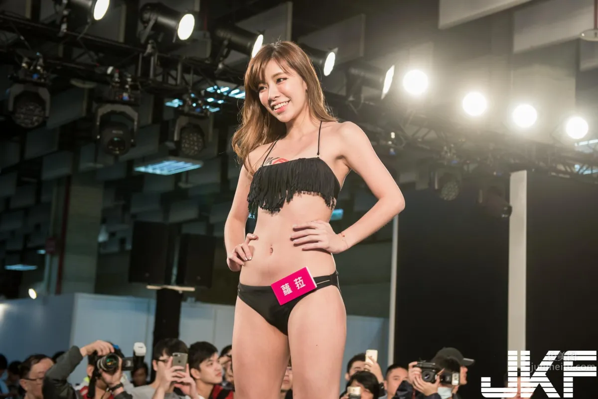 最强游行！比基尼女神全场狂欢！眼前美体环绕太幸福！_36
