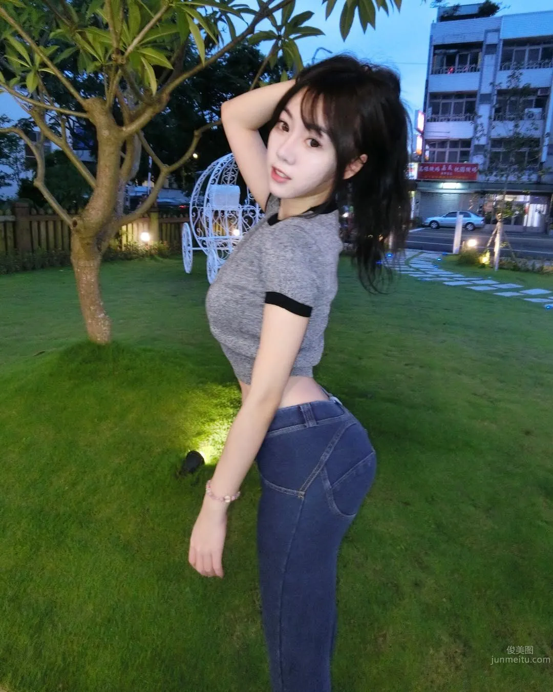 金融界小只马太抢眼 肤白貌美还事业心强_40
