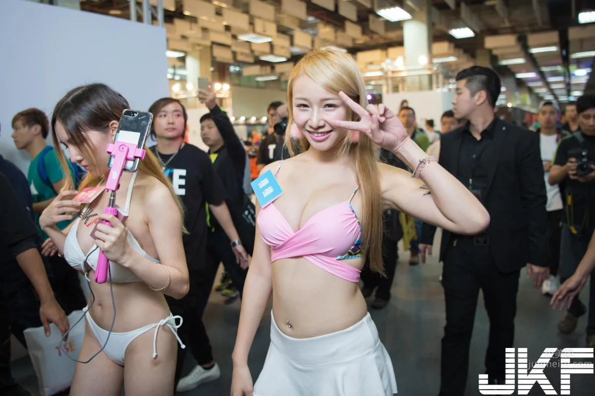 最强游行！比基尼女神全场狂欢！眼前美体环绕太幸福！_18
