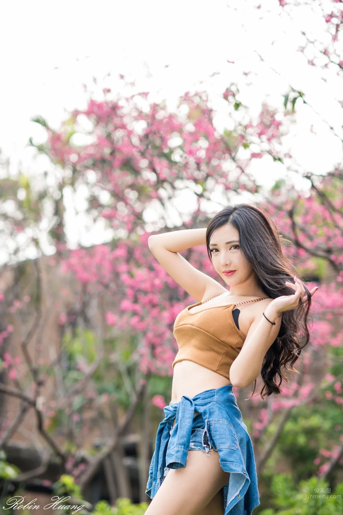 趙芸- 成熟女人寫真之深紅開胸長裙 14