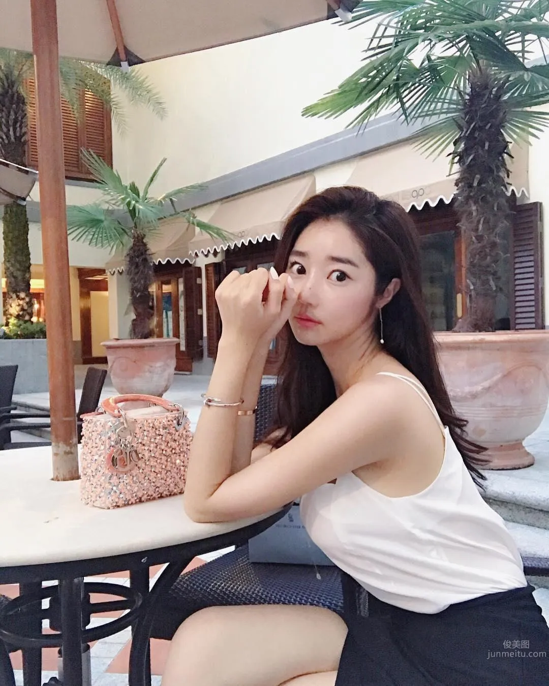 正妹空服員「超兇視角」讓人吃不消！好身材不藏私 8