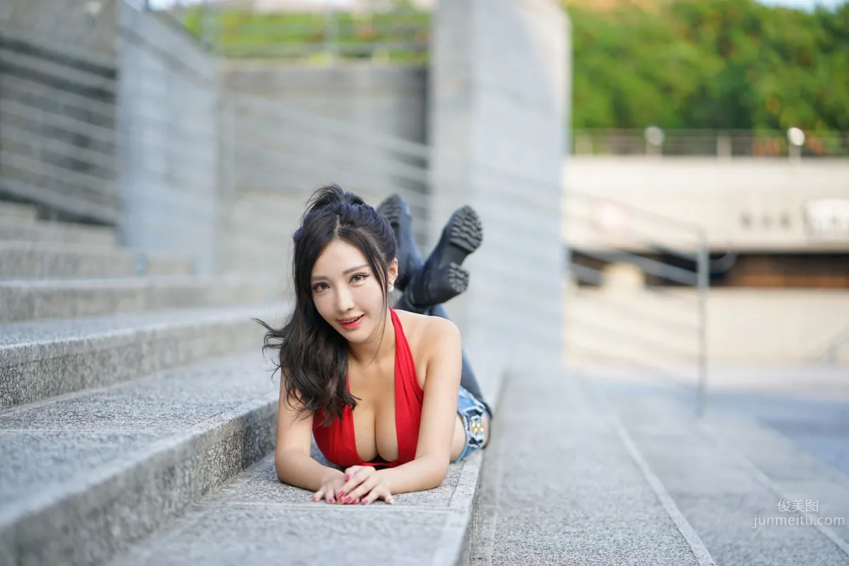 趙芸- 成熟女人寫真之紅色開胸背心 30