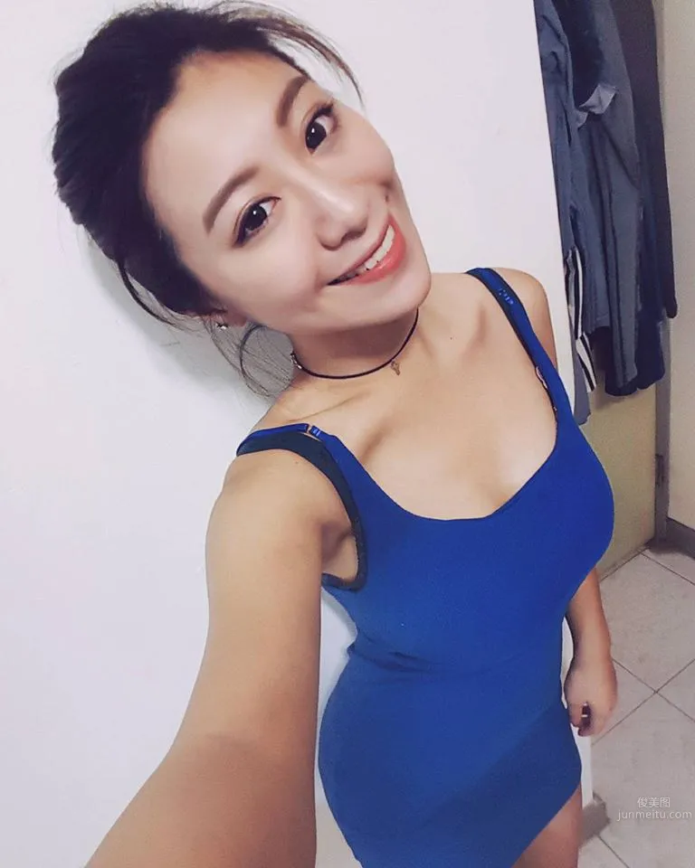 正妹櫃姐謝佩佩 沙灘比基尼戲水 8