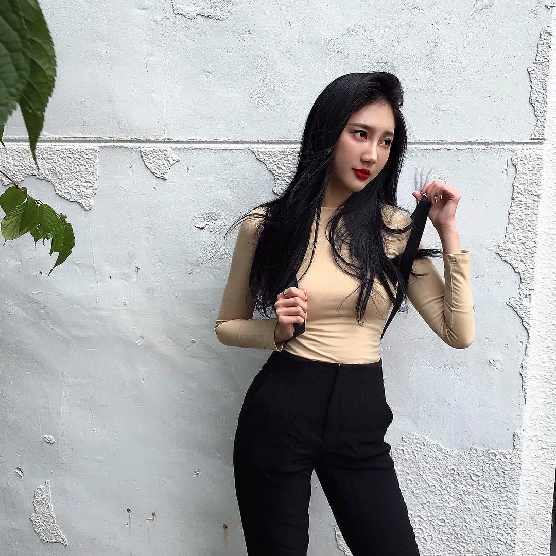 台灣正妹Karen Chao 牛仔褲背心超吸睛 13